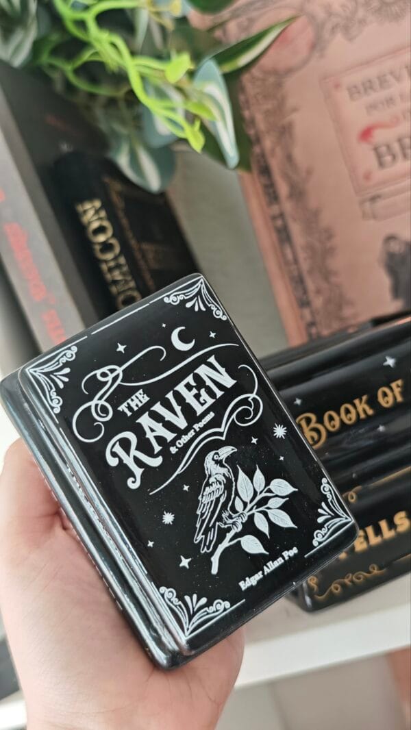 Quemador de Cera "Pila de Libros Grimonios" – Kit Aroma Biblioteca Antigua