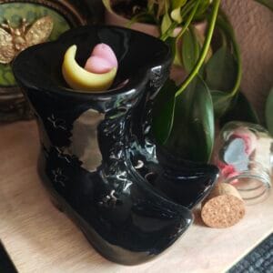 Quemador de Esencias "Botas de Bruja" - Pack Wax Melt y Velas