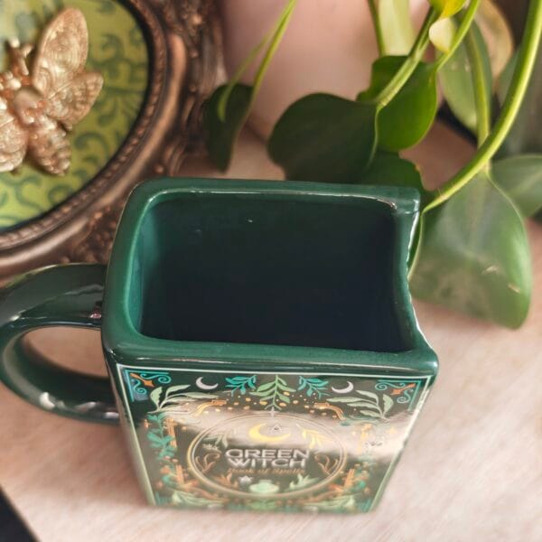 Vela Libro "Green Witch" 300ml – Magia Floral (Jazmín, Rosa, Violeta y Verbena)ucto