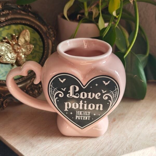 Vela "Love Potion" 300ml: Leche Caliente, Polvorón y Violetas