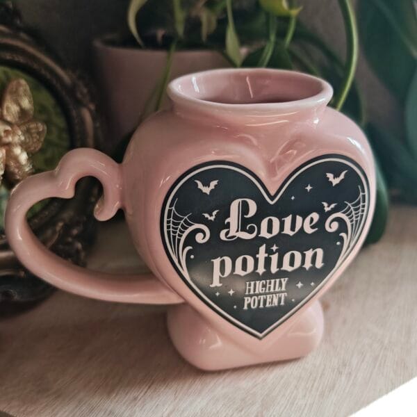 Vela "Love Potion" 300ml: Leche Caliente, Polvorón y Violetas