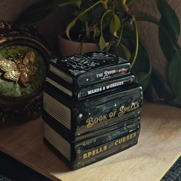 Quemador de Cera "Pila de Libros Grimonios" – Kit Aroma Biblioteca Antigua