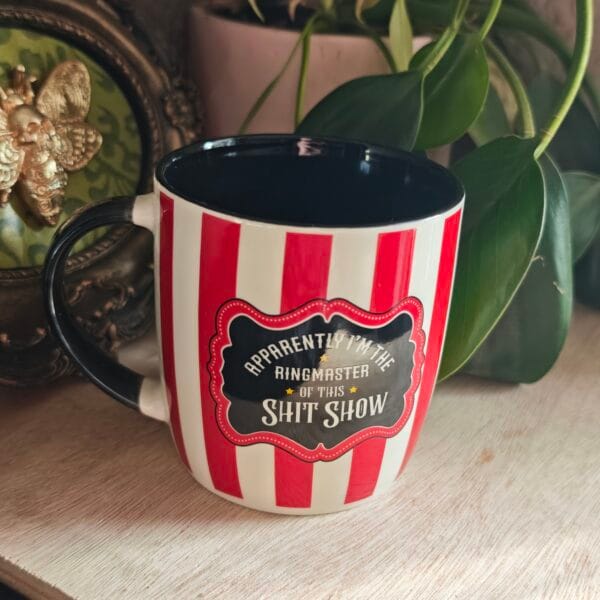 Vela Taza Freak Show – Pócima de Manzana Caramelo, Regaliz y Fresa (250ml)