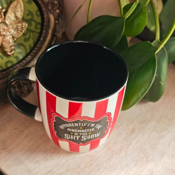 Vela Taza Freak Show – Pócima de Manzana Caramelo, Regaliz y Fresa (250ml)