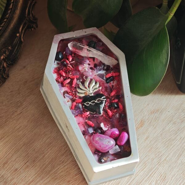 Vela de Soja "Ataúd Gourmand": Manzana Caramelizada y Flores