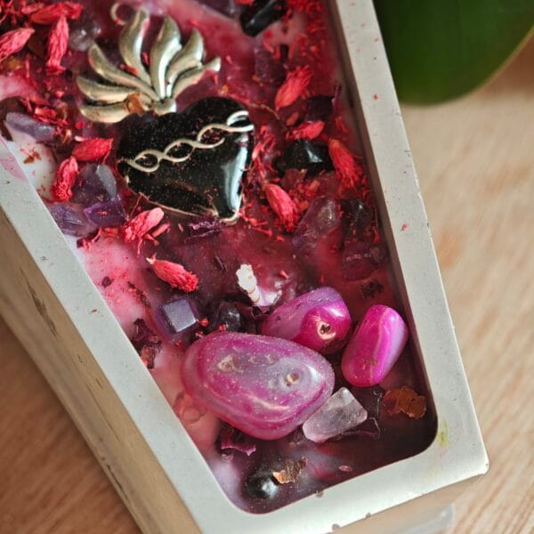 Vela de Soja "Ataúd Gourmand": Manzana Caramelizada y Flores