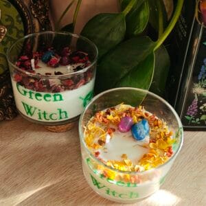 Vela Artesanal "Green Witch" – Aroma a Orquídeas y Palo Santo con Minerales Naturales (120ml)