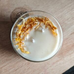 Vela Artesanal "Luna de Caléndula" – Aroma Exótico a Vanilla Cream, Matcha y Pepino-Coco (120ml)