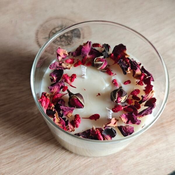 Vela Artesanal "Fresa y Nata" – Aroma Dulce y Cremoso (120ml)