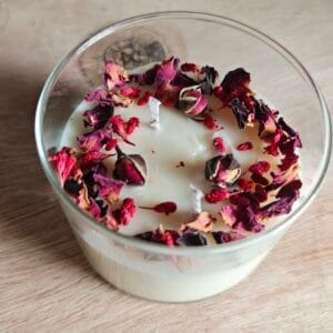 Vela Artesanal "Fresa y Nata" – Aroma Dulce y Cremoso (120ml)