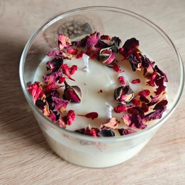 Vela Artesanal "Fresa y Nata" – Aroma Dulce y Cremoso (120ml)