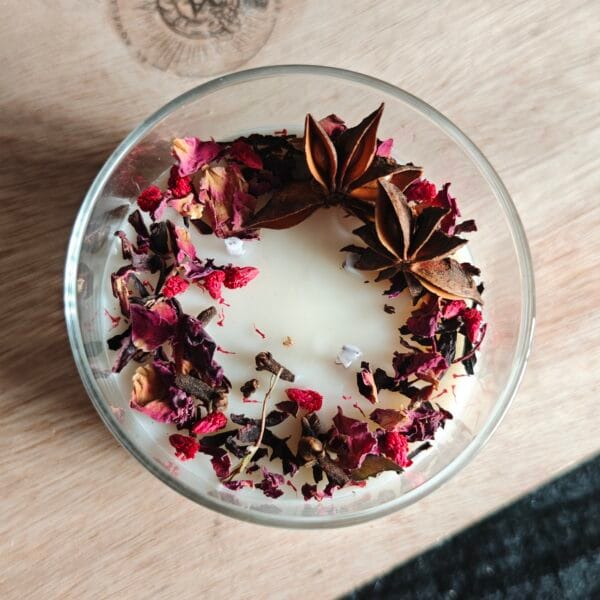 2026/03/1000132823-scaled.jpg Vela Artesanal "Mystic Night" – Aroma Especiado de Opium, Musk y Pimienta (120ml)