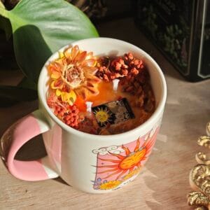 Vela Taza Tarot "The Sun" 250ml – Pócima Solar (La Vie est Belle, Granada y Naranja)