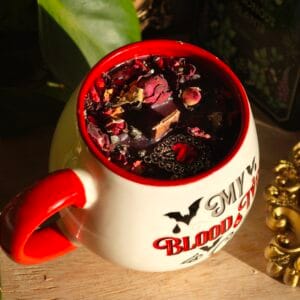 Vela Taza Vampiros 'Blood Type: Coffee' (400ml) – Café Puro y Amuleto de Corazón de Sangre