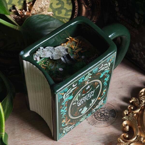 Vela Libro "Green Witch" 300ml – Magia Floral (Jazmín, Rosa, Violeta y Verbena)ucto