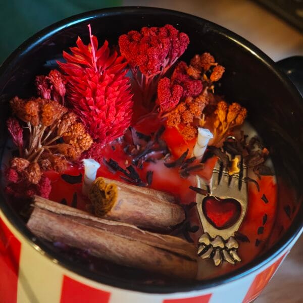 Vela Taza Freak Show – Pócima de Manzana Caramelo, Regaliz y Fresa (250ml)