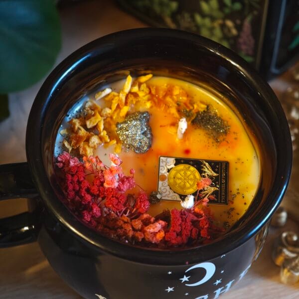 2026/03/1000132913-3-scaled.jpg Vela Artesanal en Caldero – Aroma Polvorón, Manzana y Mango