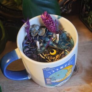 Vela Taza Tarot "The Moon" 250ml– Pócima Nocturna (Violeta, Frozen, Eucalipto y Pepper)