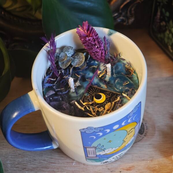 Vela Taza Tarot "The Moon" 250ml– Pócima Nocturna (Violeta, Frozen, Eucalipto y Pepper)
