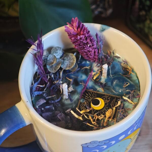Vela Taza Tarot "The Moon" 250ml– Pócima Nocturna (Violeta, Frozen, Eucalipto y Pepper)