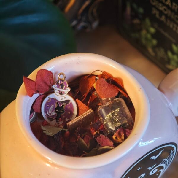 Vela "Love Potion" 300ml: Leche Caliente, Polvorón y Violetas