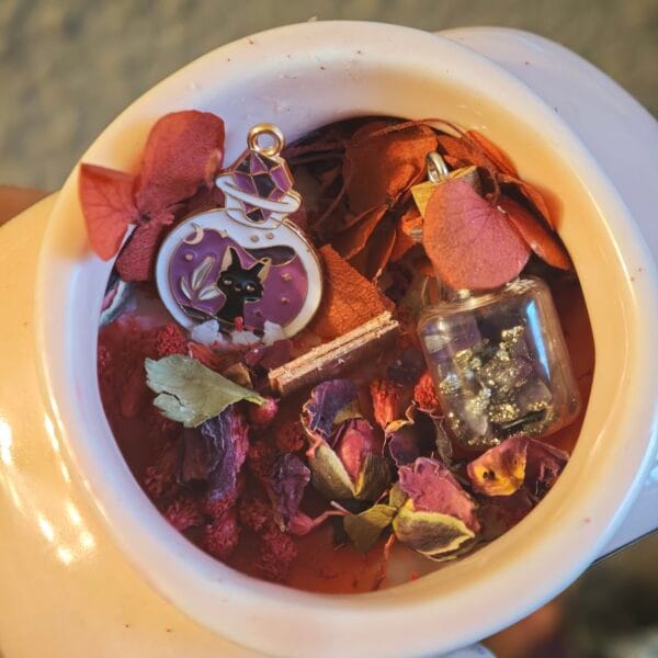 Vela "Love Potion" 300ml: Leche Caliente, Polvorón y Violetas