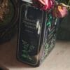 Jarrón Libro "Poisonous Plants" - Cerámica Dark Academia y Botánica Macabra