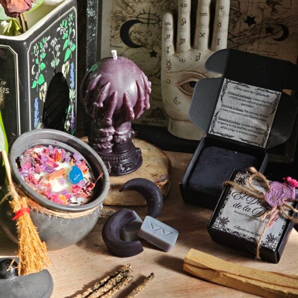 2026/04/1000133901-scaled.jpg Pack Ritual Bruja Nocturna – Velas aromáticas, incienso y ritual de limpieza Edición Beltane