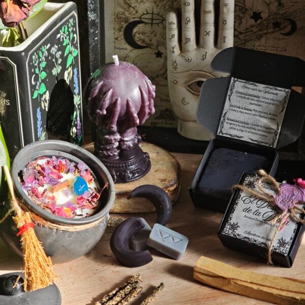2026/04/1000133902-scaled.jpg Pack Ritual Bruja Nocturna – Velas aromáticas, incienso y ritual de limpieza Edición Beltane