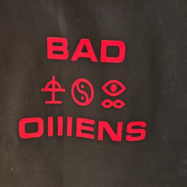 2026/04/1000134037-scaled.jpg Tote Bag Bad Omens - Simbología Red Edition 👁️⚡