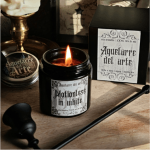 Motionless in white | Vela aromática hecha a mano