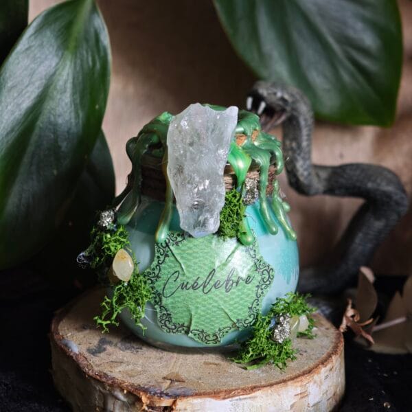 Pociones Aromáticas Místicas: Velas Artesanales de Folklore y Leyendas