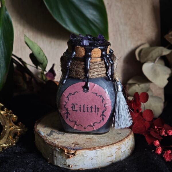 Pociones Aromáticas Místicas: Velas Artesanales de Folklore y Leyendas