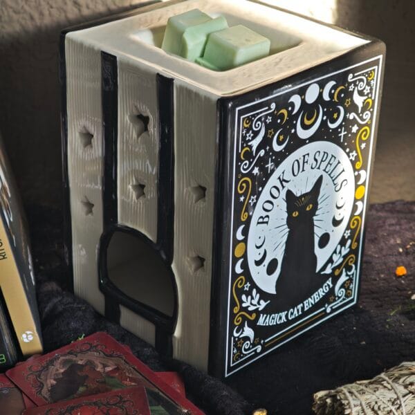 Quemador de Cera "Libro de Hechizos del Gato Negro" – Decoración Esotérica