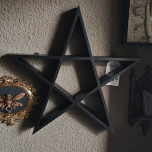 Estantería de Pared Pentagrama – Altar Místico para Cristales y Decoración Esotérica