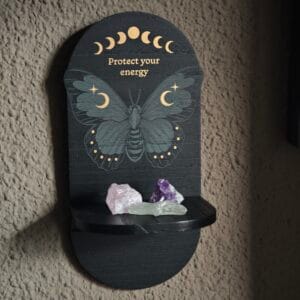 Altar de Pared Polilla Negra - (25cm) – Estante Gótico para Cristales y Tarot
