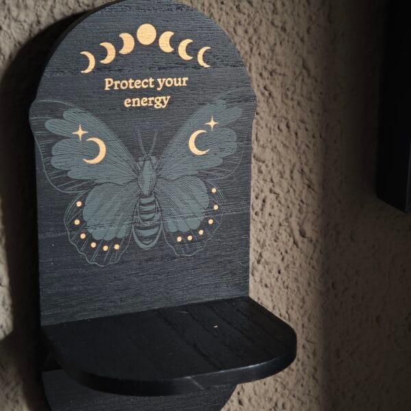 Altar de Pared Polilla Negra - (25cm) – Estante Gótico para Cristales y Tarot
