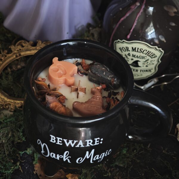 2026/08/1000144601-scaled.jpg Beware: Dark Magic Vela en taza