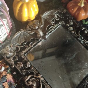 Espejo Gótico con Murciélago – Decoración Gótica de Pared